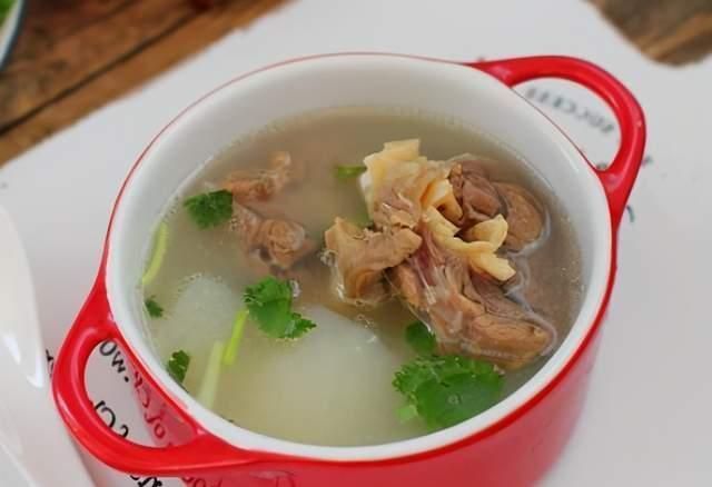 大寒节气前,要多喝萝卜羊骨汤,驱寒保暖助消化,喝一碗全身暖
