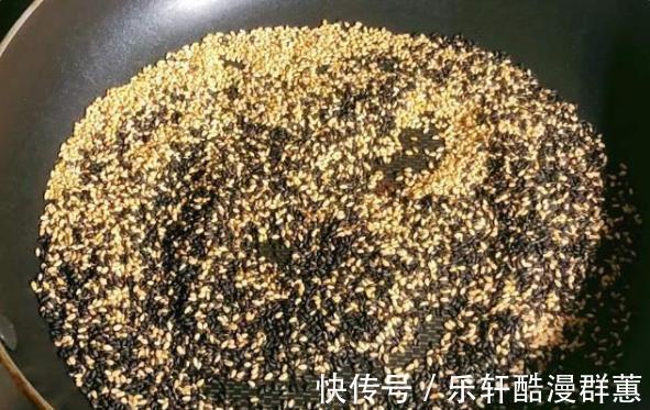 黑芝麻|玉米面炒一炒,瞬间变美味。好喝又养胃,大家一起来试试吧!
