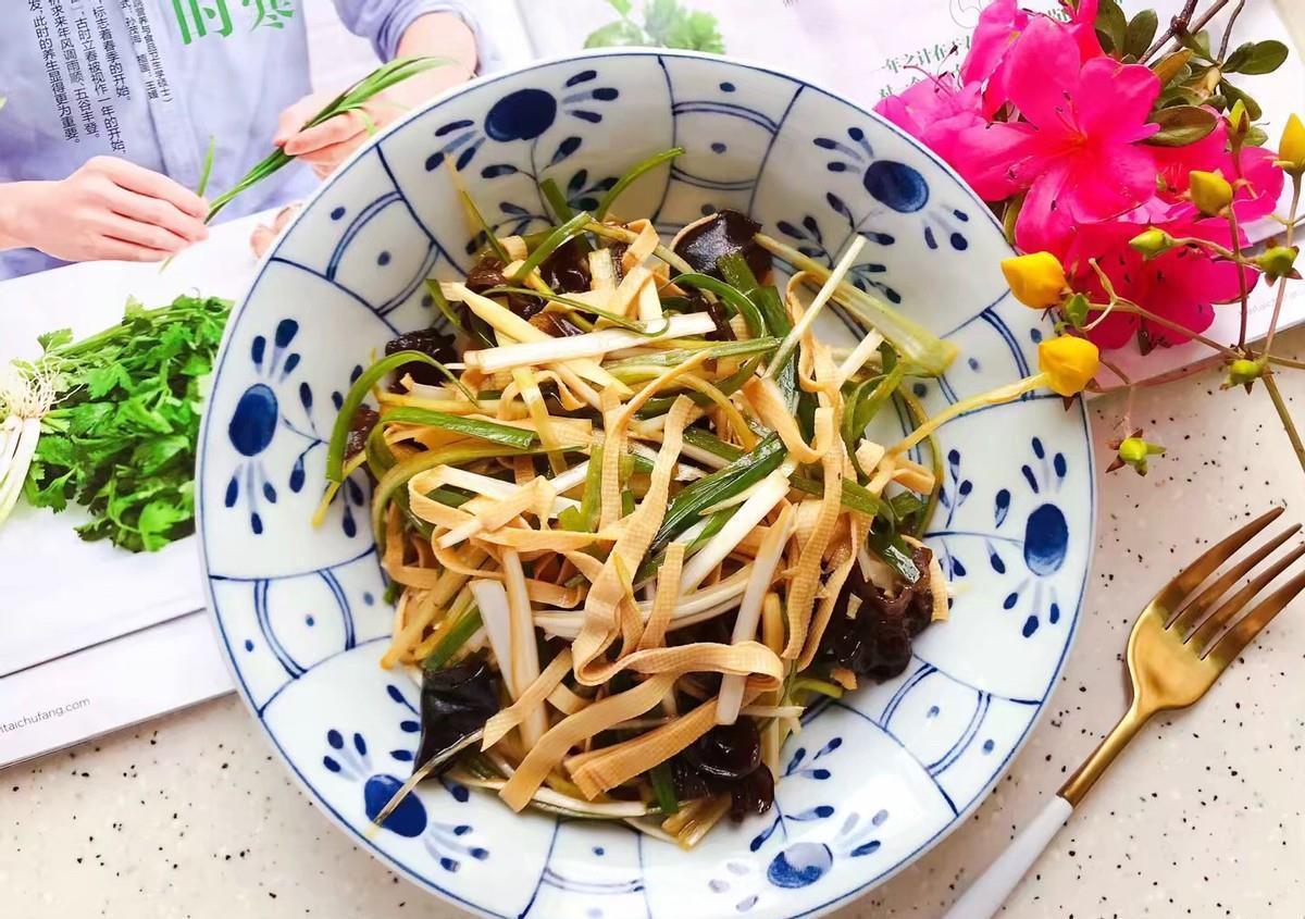 凉拌菜|夏天不能错过这道菜,豆腐皮和木耳搭配,简单拌一拌就上桌