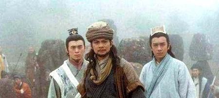 丁春秋&金庸送她几百套绝技,她可一招秒杀萧峰,却被人打成残废,很丢脸