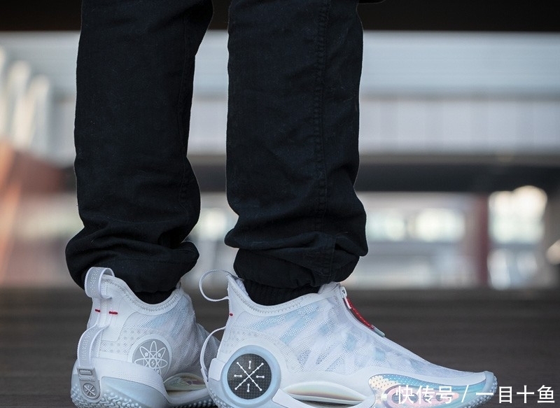 小编一年开箱这么多离谱球鞋!弟弟款AJ1破万!