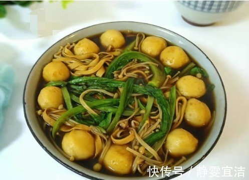 一到冬天,就馋这道菜,10块钱煮一锅,喷香下饭,特舒服
