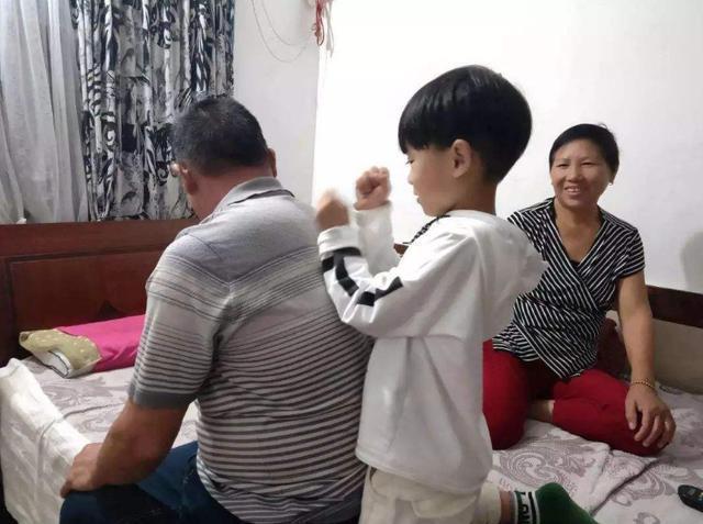 孩子|孩子不小心刮蹭私家车,留下一张纸条,网友:最高级别的“炫富”