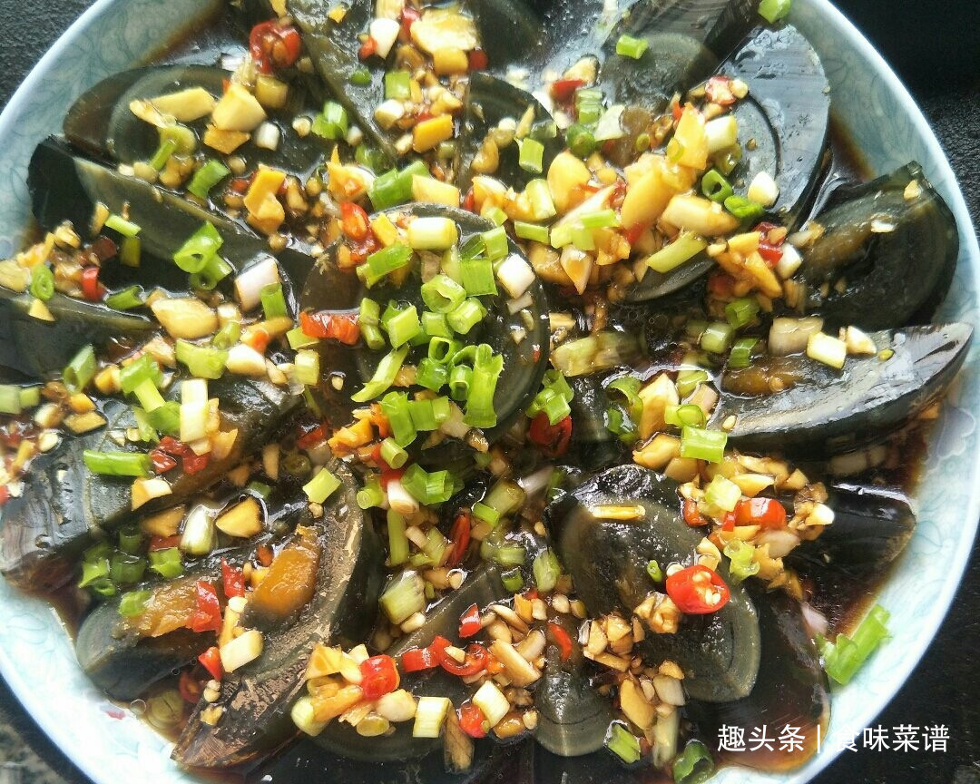 饭店的凉拌皮蛋为什么好吃秘诀就在于调料汁,不腥不涩美味翻倍