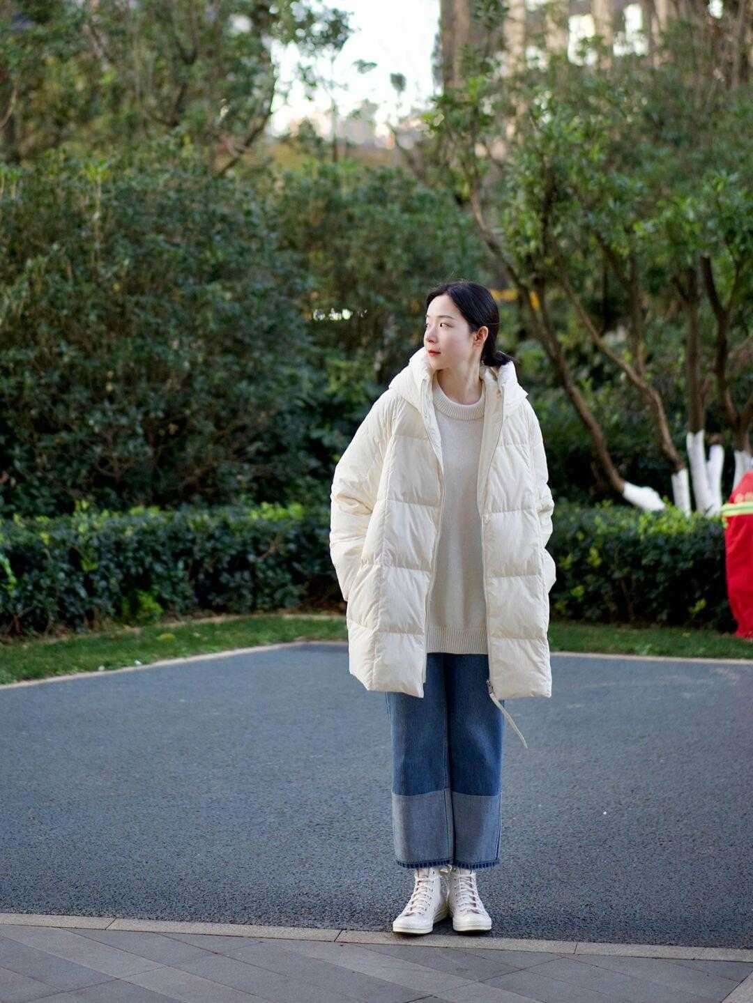 羽绒服 爱美的女人穿羽绒服不配打底裤,这些裤子更时髦个性,你有几条?