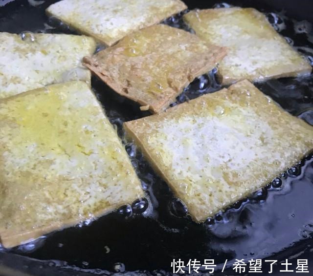 油豆腐|油豆腐丝拌洋葱,家常小菜,爽口又开胃!