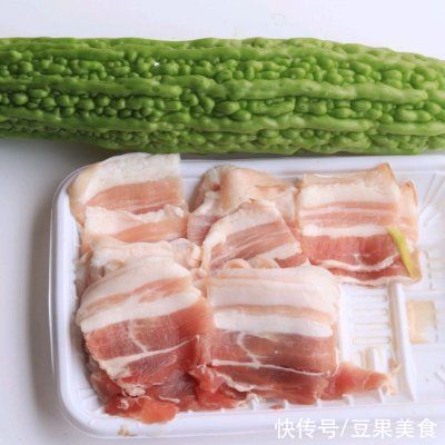 成就|#一勺葱伴侣，成就招牌美味#五花肉炒苦瓜
