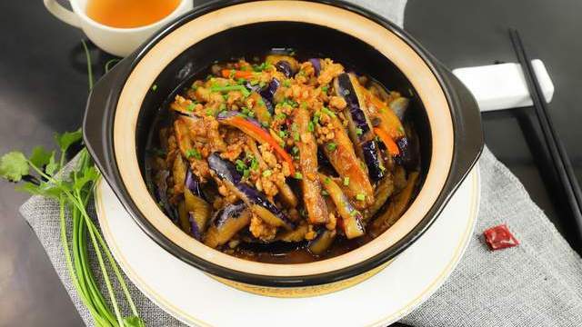 小米椒|茄子不管啥做法,下锅前多做一步,茄子绵软入味,不吸油不变色