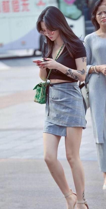 大长腿|连衣裙突出优雅风格，展现不一样的女性美，演绎不一样的风情