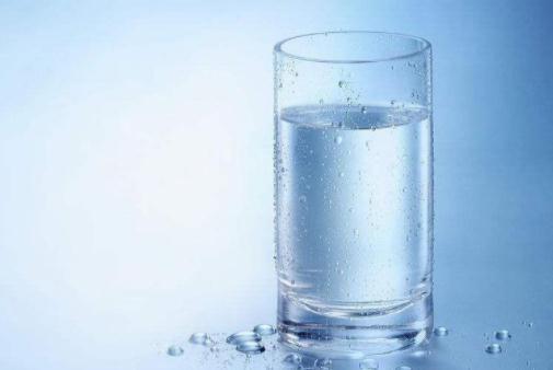 养生|早上起床空腹喝一杯水到底养不养生?提醒要注意4点,你喝对了吗