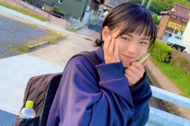 17岁男高中生沉迷“女装”,长相清纯又可爱,男生看了都心动