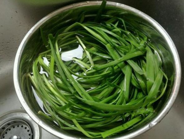 炒韭菜或拌韭菜馅时,别乱加调料!牢记“2加3不加”,鲜美不出水