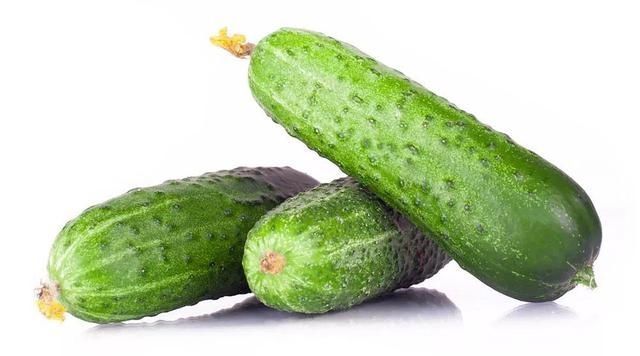 购买黄瓜时，该挑直的还是弯的老菜农记住这几点，就不会买错