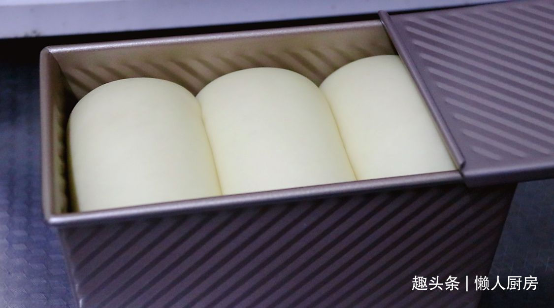 20元四片吐司，比吃一个猪肉包子还贵，不如自己做，还能拉丝