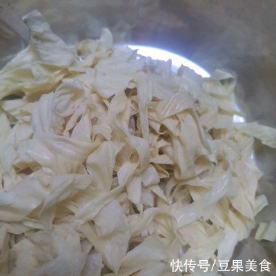 老少皆宜的凉拌豆皮，香软咸鲜，味美可口