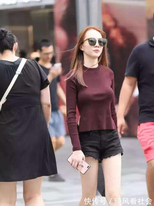 穿搭|街拍:朴素的穿搭佩戴墨镜,依旧能在人群中发现亮眼的你