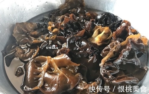 炒木耳|炒个木耳，噼噼啪啪响，锅要炸了一样，只需一个小窍门，就能解决