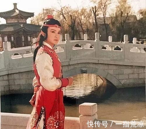 贾妃!贾宝玉为什么不喜欢读书只因贾元春做错一件事!