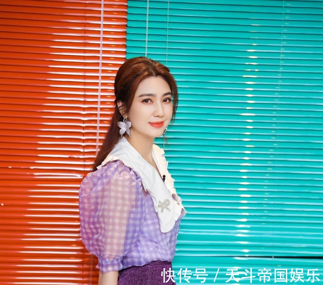 港普四姐妹再聚首，人生各不同，姐妹情卻依舊深厚，朱茵最幸福