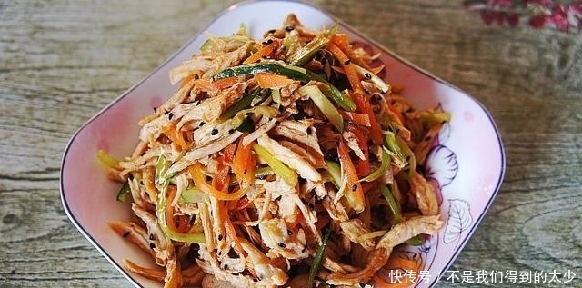 娘俩的午餐,1凉1热1生菜,晒朋友圈火了,网友:只要生菜