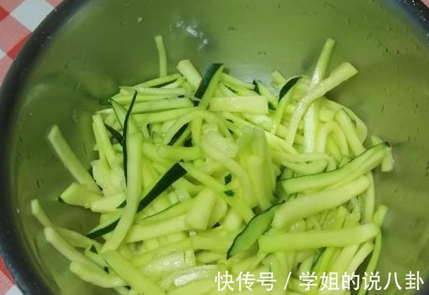 馅料|天热,这3种蔬菜包饺子特香,隔三差五吃一次,鲜香美味又开胃!