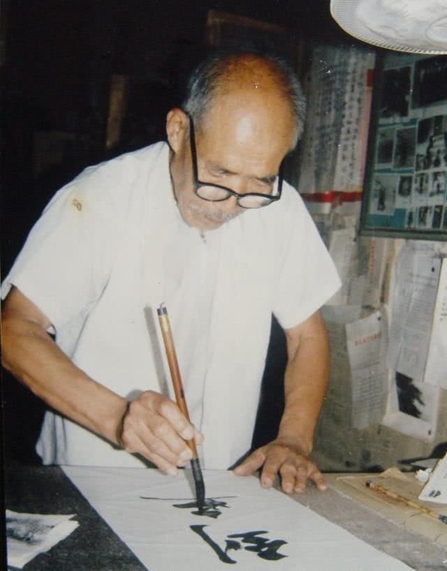 欧楷#他被誉为“农民书法家”,一手精湛的楷书让人羡慕,笔笔见功夫