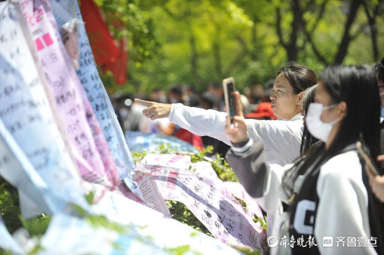 相亲大会|秋雨挡不住脱单的脚步！千佛山相亲大会开幕首日人气爆棚