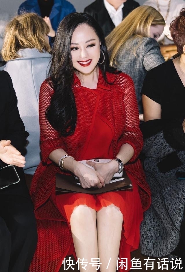 贵妇|微胖的章小蕙才是真贵妇，穿红色网纱裙成熟优雅，名媛气质藏不住
