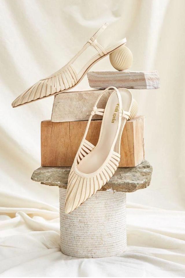 参考价格 翻了身的“土味凉鞋”,这次成了时髦精心中的C位