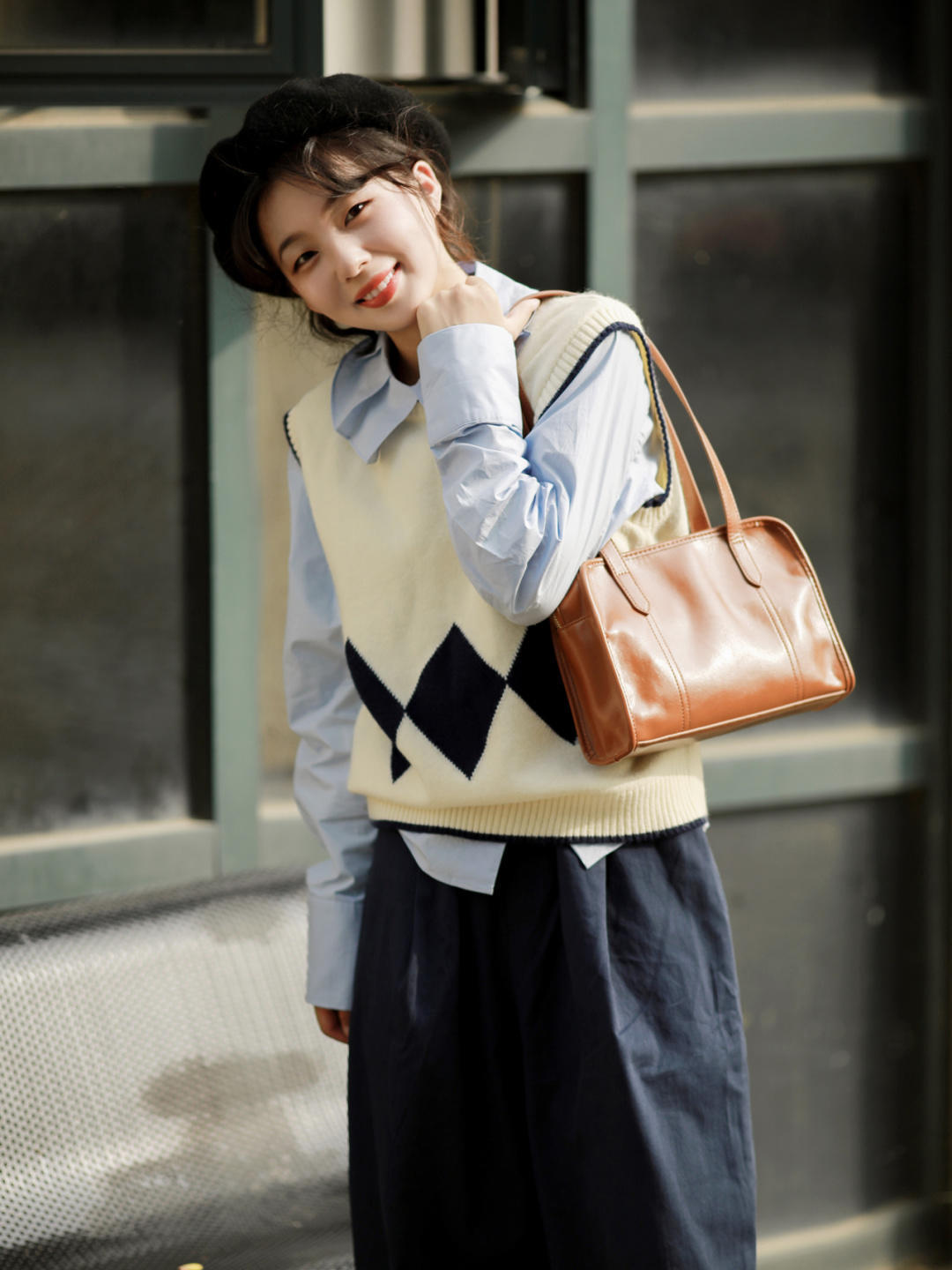 马甲+|小个子早秋穿搭指南！马甲+衬衫搭配休闲裤，穿起来少女感满分