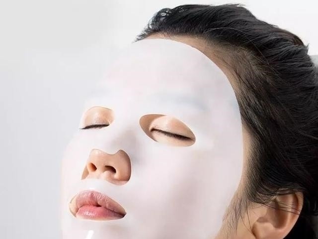 皮肤 化妆师提醒防晒霜别直接涂脸上,否则皮肤越来越黑还粗糙