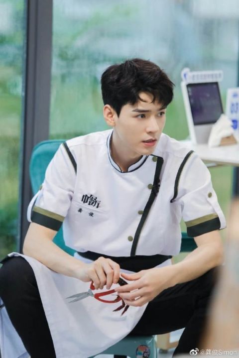 谢谢|龚俊发文告别中餐厅，和宁静黄晓明热情互动。