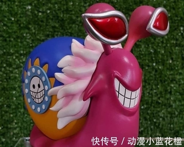 甚平|九个海贼王电话虫手办,看到香克斯电话虫后,总觉得哪里怪怪的