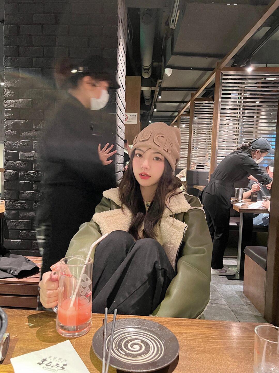 机车外套|被这组机车外套搭配折服了,显气质又高级,美丽又不“冻人”