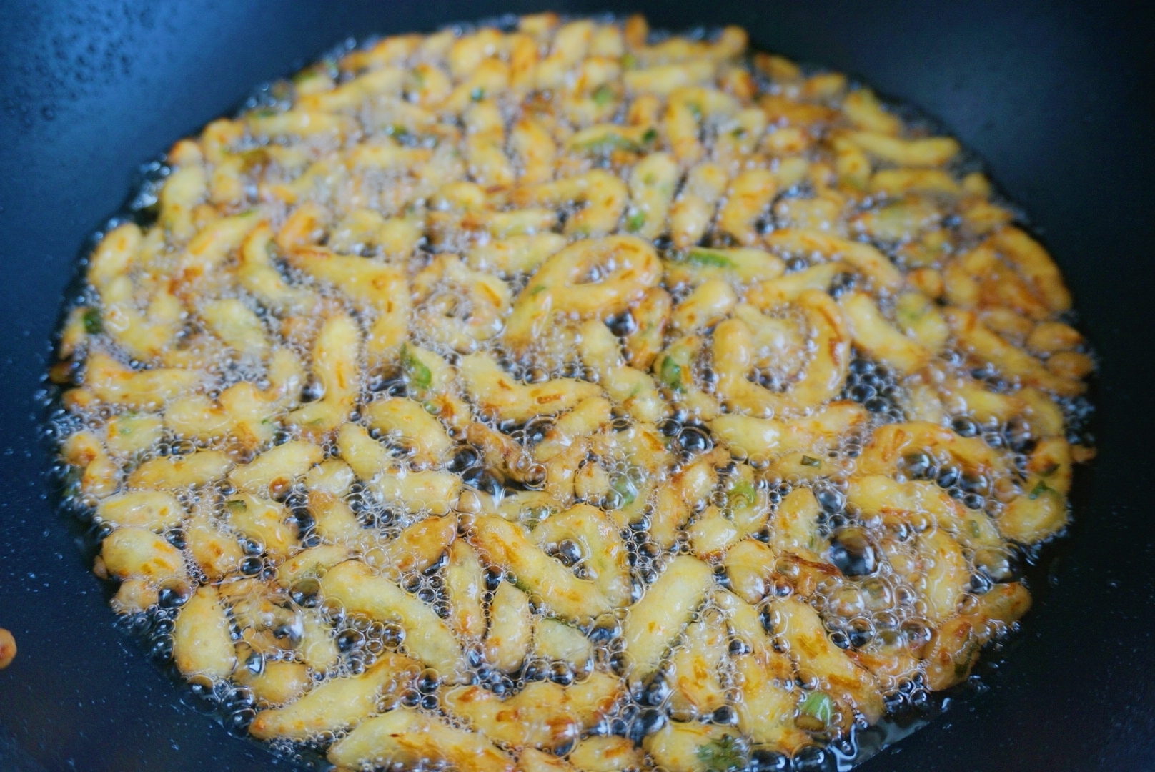 这菜一年四季都便宜,用它做个小吃,酥酥脆脆