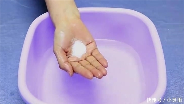 抓紧在卫生间里撒把食盐，不是迷信，有钱人都在做，学会全家受益