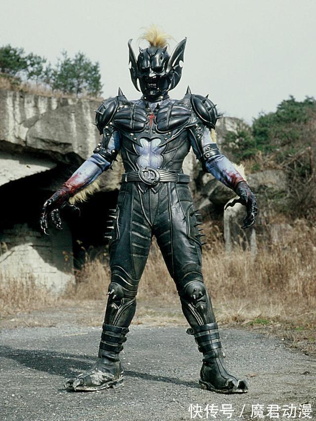 前辈|假面骑士剑:蝙蝠不死兽开局暴打橘前辈,封印之后沦为废弃的底牌