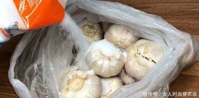 原来大蒜这样保存,不发芽不干瘪,方法太简单了,又学会了一招