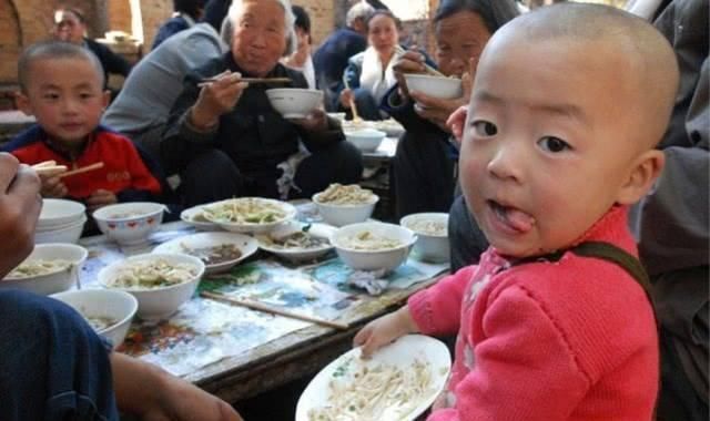 人生|比起吃独食的孩子，这种孩子更令人生厌！很多父母还纵容