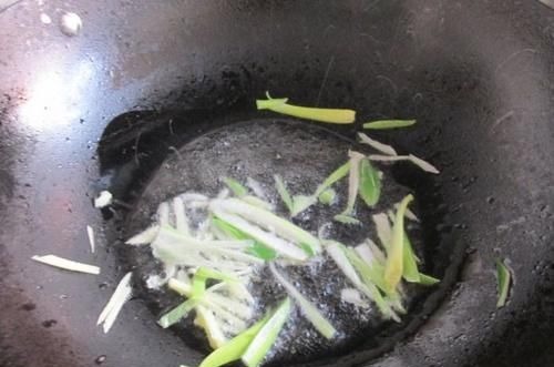 爱吃蒜苔的人要留意了，我也是今天才知道，抓紧告诉身边的人