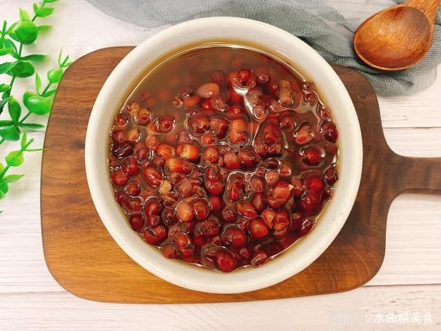 煮红豆不用提前浸泡了 多加这一步 红豆快速煮开花 又软又糯 粉紫色