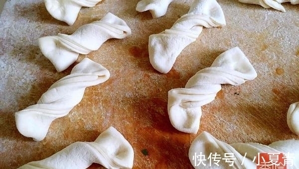 发酵|天一热, 全家就都馋这道菜, 做好后连饭都省了, 一大锅吃的特干净