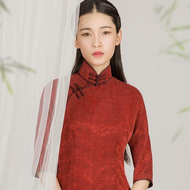 真丝 穿着旗袍的东方佳人,拥有倾城之美,亦是所有男人的穿肠毒药