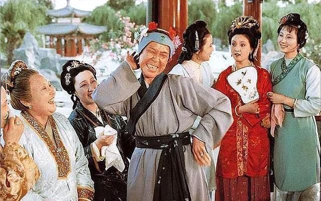 软烟罗|贾府有一位真正的名媛，见惯了大世面，王熙凤在她跟前就是小儿科