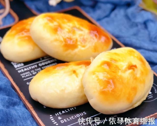 马苏里拉|烘焙，香蕉芝士饼的做法，制作简单，馅中加入了芝士，热的超好吃