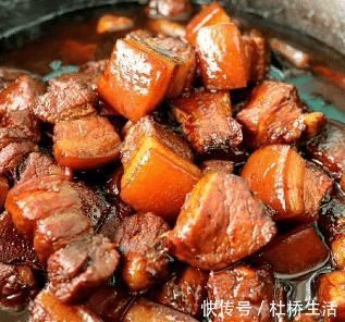 分量|炒糖色时，第一步放冰糖就错了！再加一步，糖色透亮有光泽还不苦