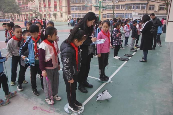 运动会|西安市新城区东方小学开展学生体质健康测试达标运动会