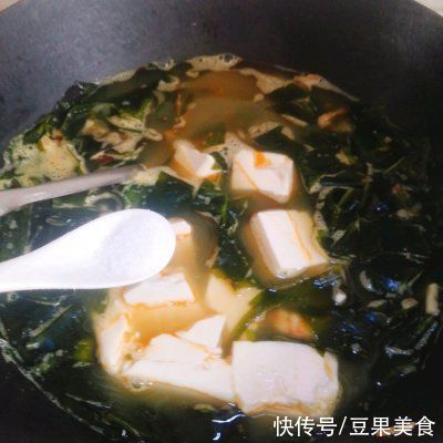 别怪我没提醒你，这道虾仁裙带菜豆腐汤一吃就上瘾