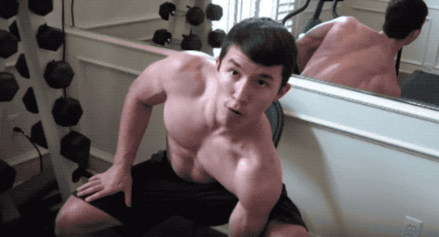 肌肉|哑铃是强大的辅助器械，尤其对胳膊肌肉的锻炼，往往能起到好作用