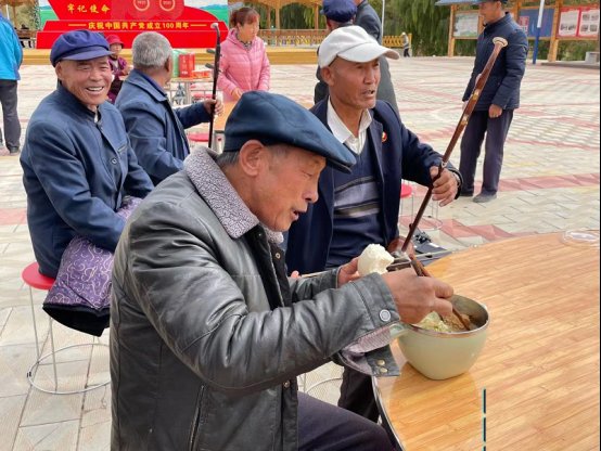 【母亲河畔的中国】探访黄河河畔多民族村落 回族老人为幸福生活点赞